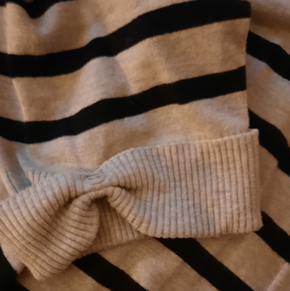 Striped Cardigan with beads and flowers. - Picture 6 of 6